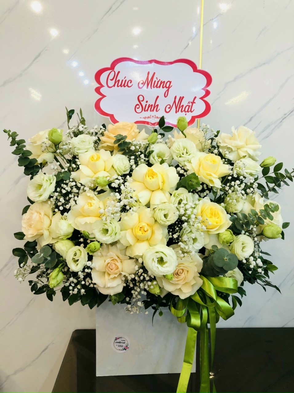 Giỏ hoa tươi đẹp tại shop hoa Dĩ An