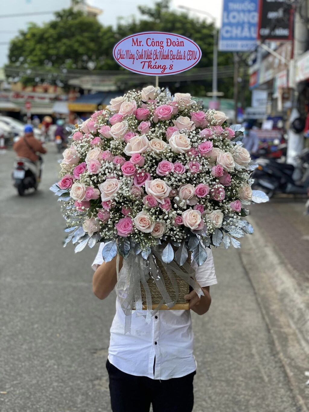 giỏ hoa chúc mừng đẹp tại tiệm hoa Phường 6 Quận 10
