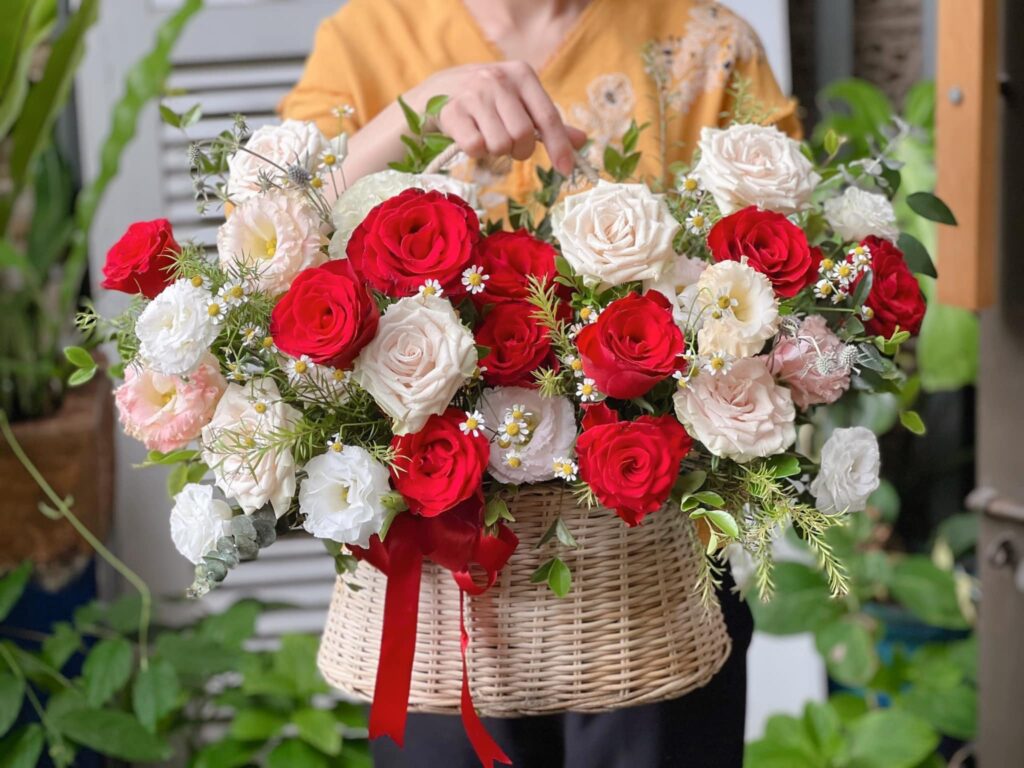 giỏ hoa chúc mừng tại tiệm hoa Phường Tây Thạnh Quận Tân Phú