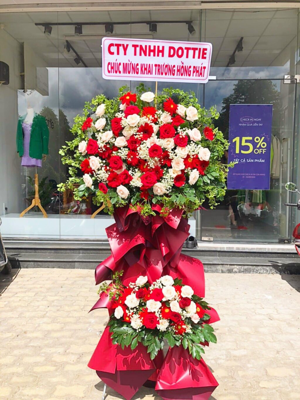Kệ hoa khai trương tại shop hoa Phường 10 Quận 4